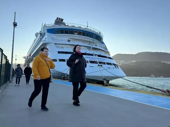 Amasra'ya 'Astoria Grande' Kruvaziyeri ile Yılın İlk Turist Seferi