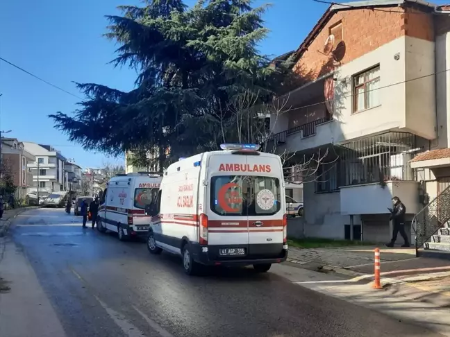 Gölcük'te Araç Parkı Tartışması Sopalı Kavgaya Dönüştü