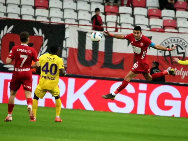 Antalyaspor Eyüpspor'a 0-3 Yenik Durumda