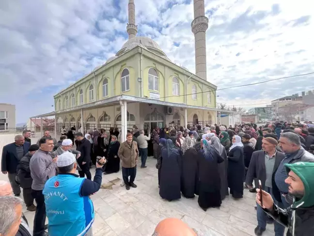 Besni'den Kutsal Topraklara Umre Kafilesi Uğurlandı