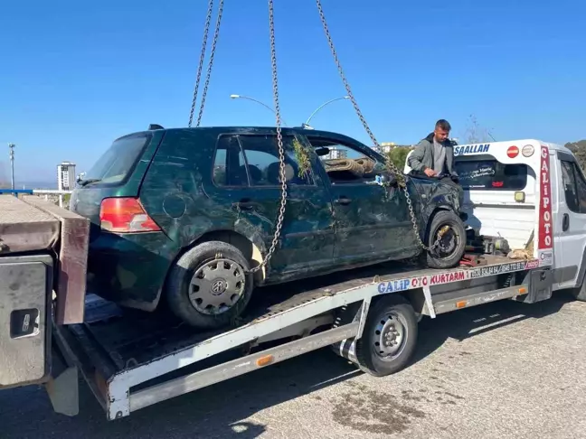 Osmaniye'de Köprüden Dereye Uçan Otomobilde İki Yaralı