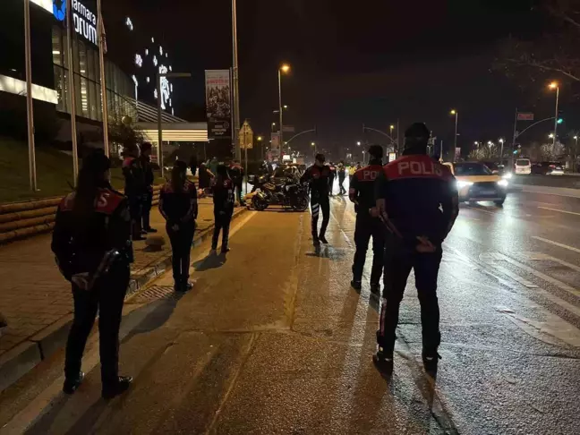 Bakırköy'de Asayiş Uygulaması: Ehliyetsiz Sürücülere Ceza