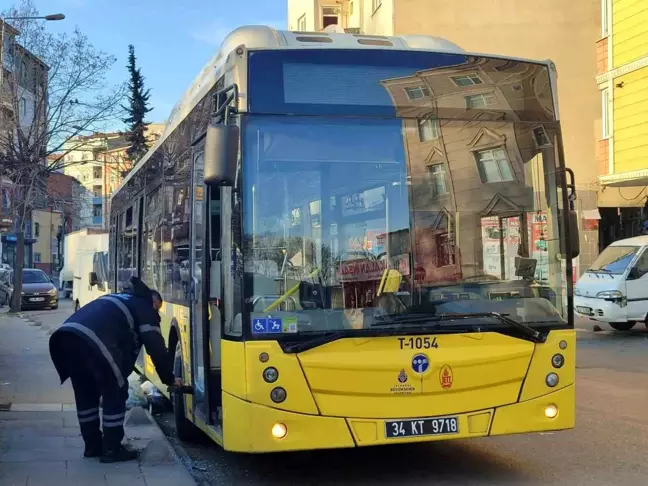 Esenler'de İETT Otobüsüne Havalı Tabanca ile Ateş Açıldı