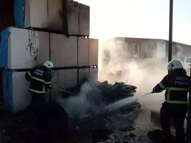 Hatay'ın Hassa İlçesinde İş Yerinde Yangın Çıktı