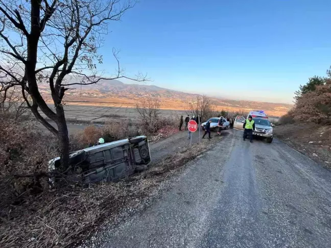 Kastamonu'da Şarampole Devrilen Otomobilde 2 Yaralı