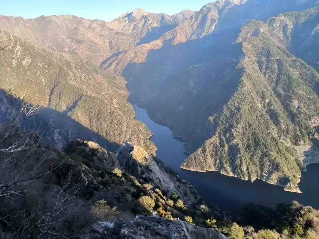 Kahramanmaraş'ta Uçurumdan Düşen Kişi İçin Arama Kurtarma Çalışması Başlatıldı