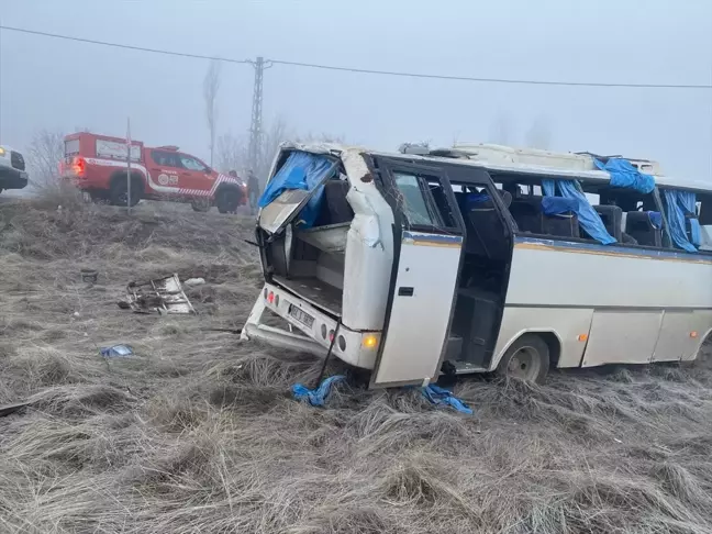 Malatya'da Midibüs Kazasında 17 Kişi Yaralandı