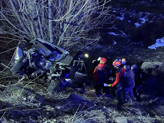 Tunceli'de Şarampole Devrilen Otomobilin Sürücüsü Kurtarıldı