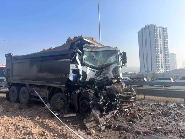 Ankara'da Trafik Kazası: 5 Araç Karıştı, Mazot Yere Döküldü