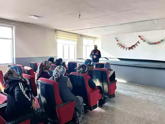 Kars'ta 'En İyi Narkotik Polisi Anne' Eğitimi Devam Ediyor