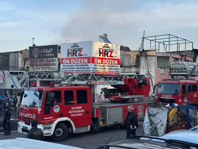 Kayseri'de Oto Tamirhanesinde Yangın