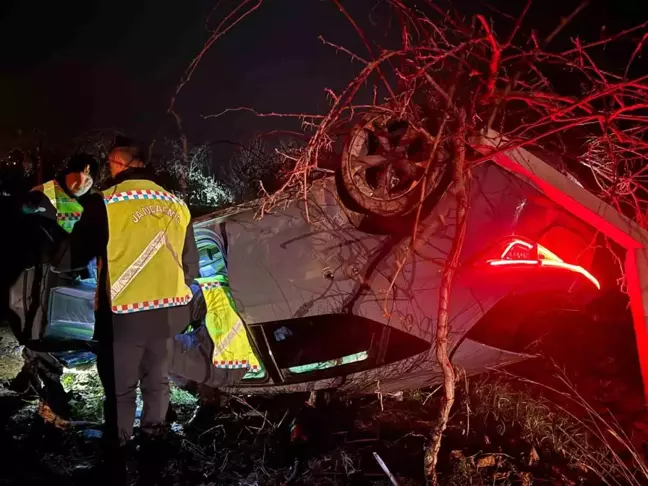 Bursa'da Kontrolden Çıkan Otomobil Takla Attı: 2 Yaralı