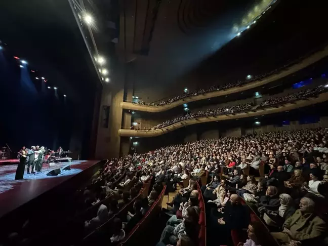 Ahmet Kaya'nın Şarkılarıyla Duygu Dolu Bir Gece