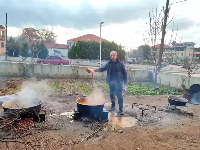 Sarıgöl'de Üzüm Üreticisi Pekmez Yaptı