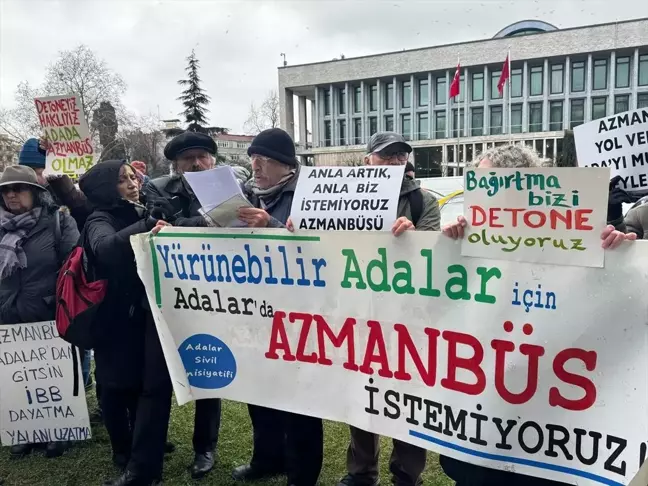 Adalılardan İETT'nin 'Azmanbüs'lerine Protesto