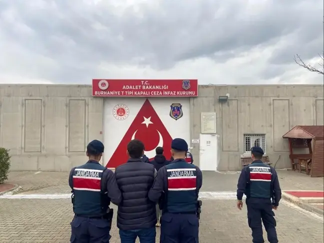 Balıkesir'de Düzensiz Göçmen Operasyonları: 45 Göçmen Yakalandı, 2 Organizatör Tutuklandı