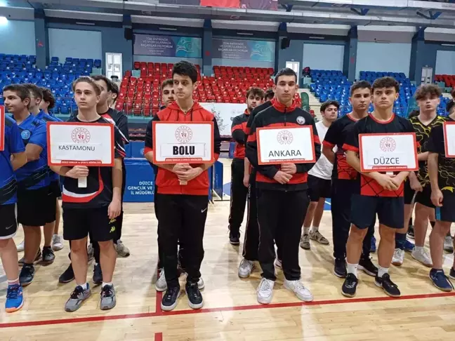 Düzce'de Okul Sporları Masa Tenisi Gençler Gurup Müsabakaları Başladı