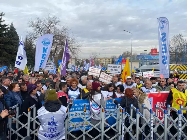 KESK'ten Bakanlık Önünde Basın Açıklaması