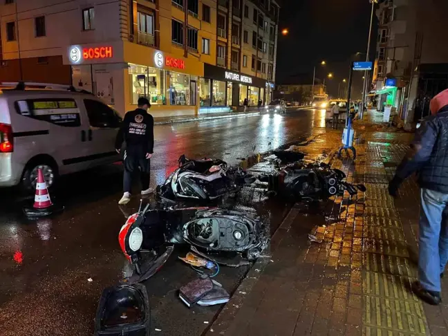 Tekirdağ'da Motosikletlere Çarpıp Kaçan Sürücü Aranıyor