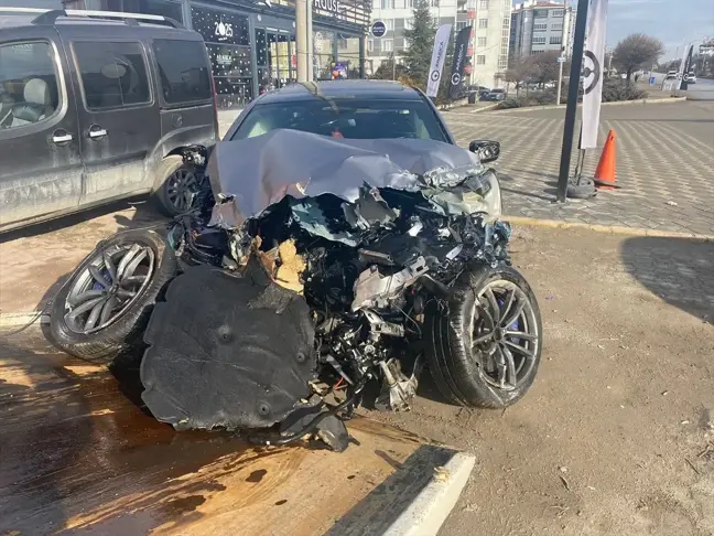 Konya'nın Kulu İlçesinde İki Trafik Kazası: 2 Yaralı