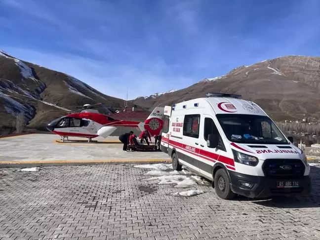 Van'da Hamile Kadınlar Ambulans Helikopterle Hastaneye Sevk Edildi