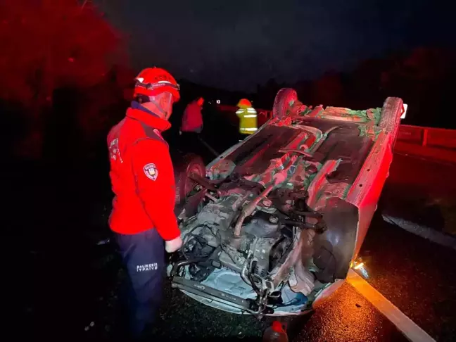 Balıkesir'de Takla Atan Araçta 3 Kişi Yaralandı