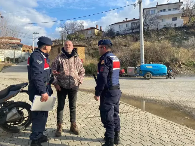 Burhaniye'de Jandarma, Yaşlıları Dolandırıcılığa Karşı Bilgilendiriyor