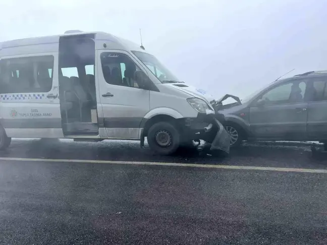 Malatya'da Yolcu Minibüsü ile Otomobil Çarpıştı: 1 Yaralı