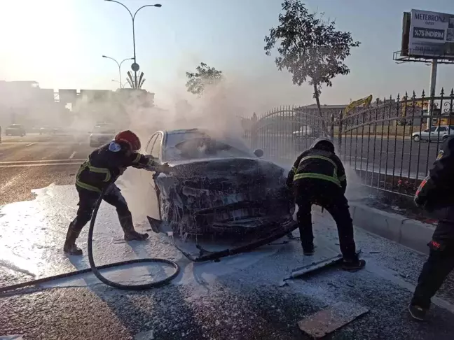 Şanlıurfa'da Zincirleme Trafik Kazası: 1 Araç Alev Aldı