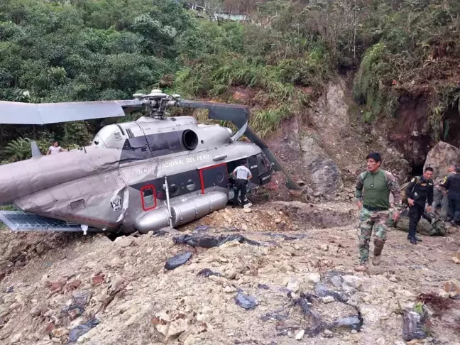 Peru'da Polisi Taşıyan Helikopter Acil İniş Yaptı