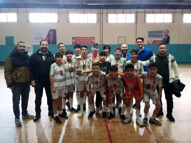 Manisa'da Futsal Yıldız Erkek Müsabakaları: Spil Ortaokulu Şampiyon