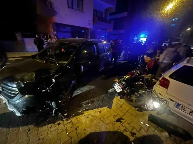 Aydın'da Motosikletler ile Otomobil Kafa Kafaya Çarpıştı: 3 Yaralı