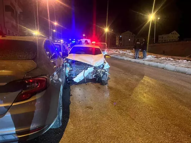 Bayburt'ta Trafik Kazası: 4 Araçta Maddi Hasar