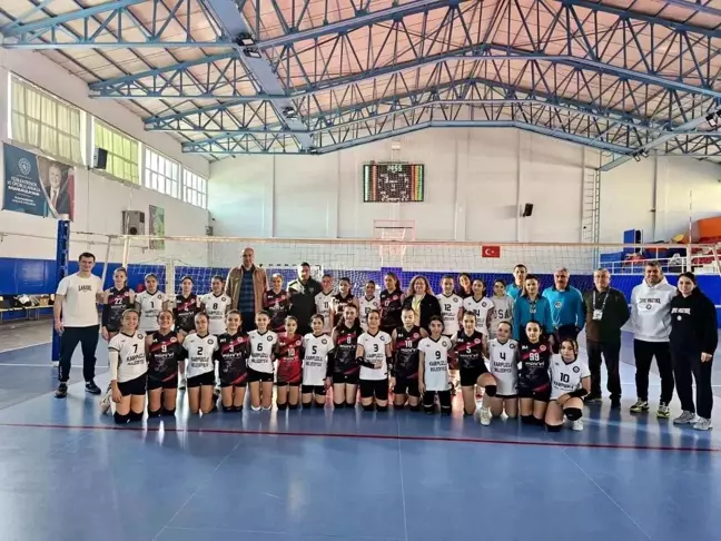 Germencik Kaymakamı, Voleybol Maçında Genç Sporculara Destek Verdi