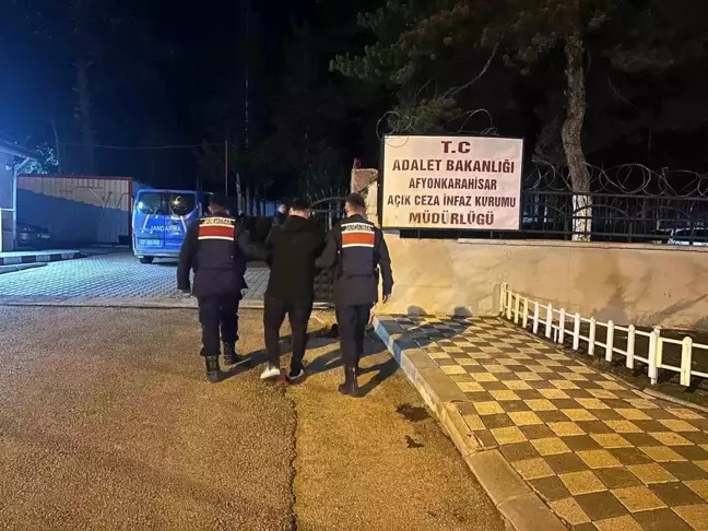 Afyonkarahisar'da Uyuşturucu Ticareti Yapan Aranan Şahıs Yakalandı