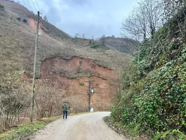 Trabzon'un Arsin ilçesinde heyelan anı cep telefonu kamerasında