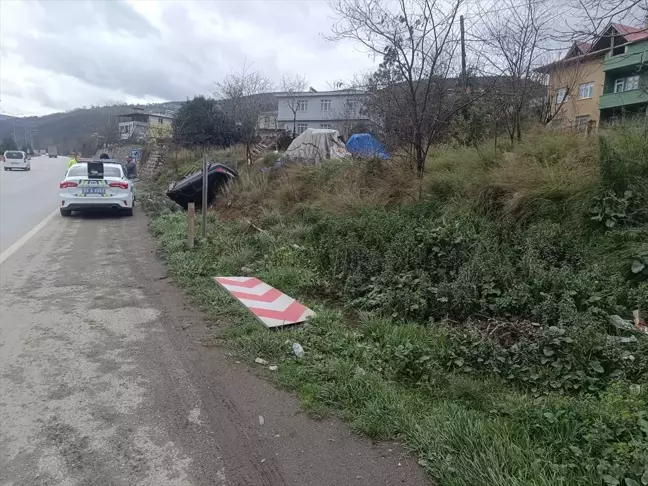 Samsun'da Otomobil Sulama Kanalına Devrildi, Sürücü Yaralandı