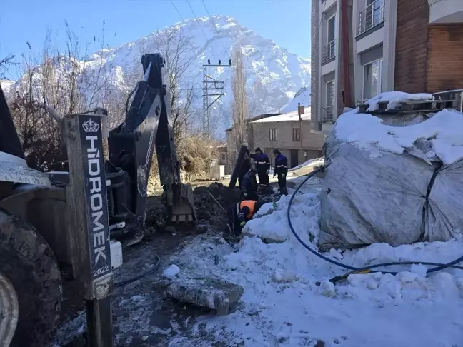 Hakkari'de Soğuk Havaya Rağmen Altyapı Çalışmaları Devam Ediyor