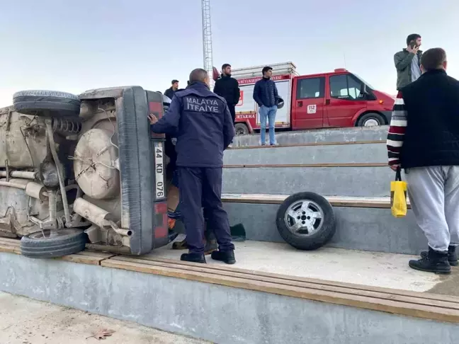 Malatya'da Kontrolden Çıkan Otomobil Devrildi