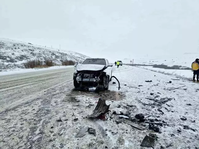 Erzurum-Artvin Karayolunda Trafik Kazası: İki Kişi Hayatını Kaybetti