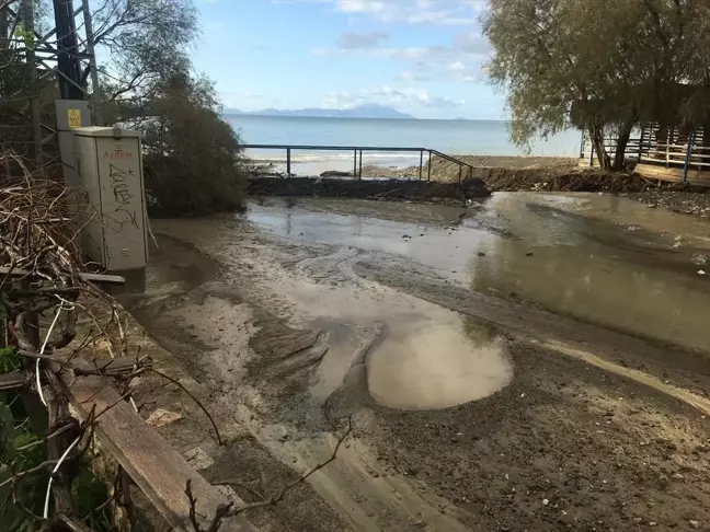 Datça'da Sağanak Yağış Yaşamı Olumsuz Etkiledi