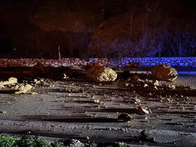 Bursa'da Heyelan Sonucu Yol Kapandı