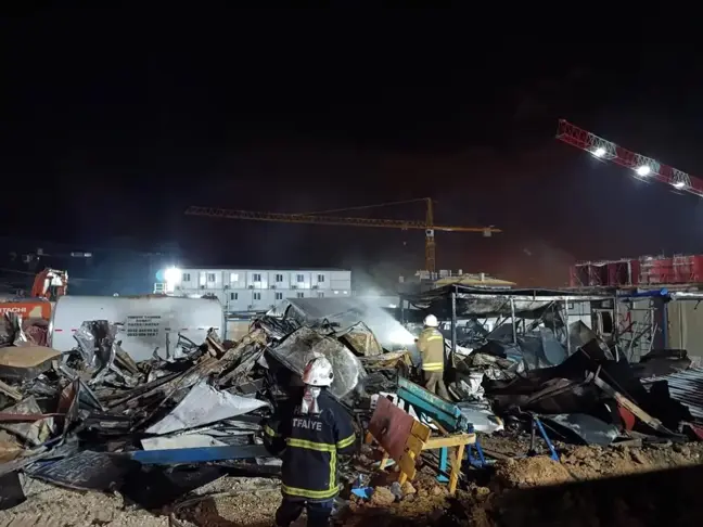 Hatay'da Şantiye Alanında Konteyner Yatakhane Yangını