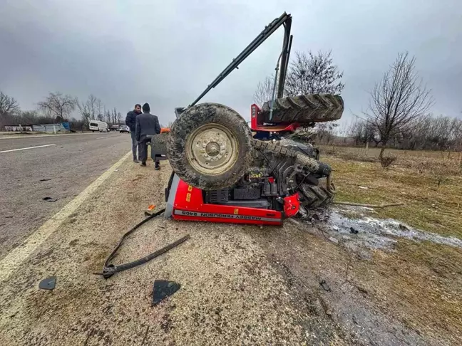 Kastamonu'da Traktör Minibüsle Çarpıştı: 3 Yaralı