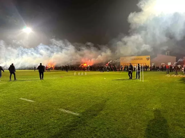 Kayserispor, Trabzonspor Maçı Hazırlıklarını Taraftar Desteğiyle Sürdürüyor