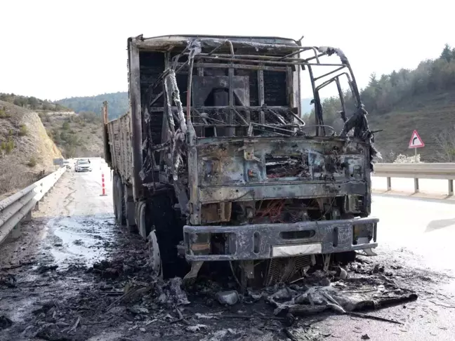 Kastamonu'da Seyir Halindeki Kamyon Alev Alev Yandı