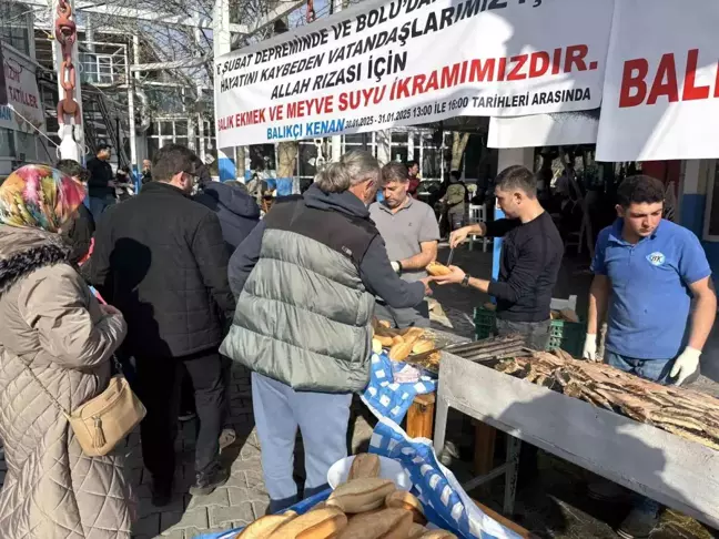 Beylikdüzü'nde kazada ölen torununun hayrı için yüzlerce balık ekmek dağıttı