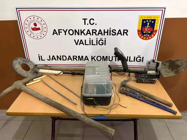 Afyonkarahisar'da Kaçak Kazı Yapan Şahıslar Suçüstü Yakalandı