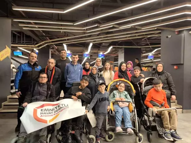 İstanbul'da Engellilere Yönelik Bowling Etkinliği Düzenlendi