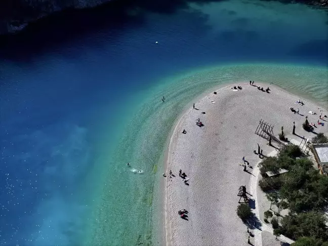 Muğla'da Güneşli Hava, Sahilleri Doldurdu